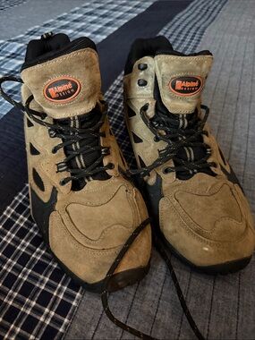 Alpine Design Brown and Black Men's Suede Hiking Boots